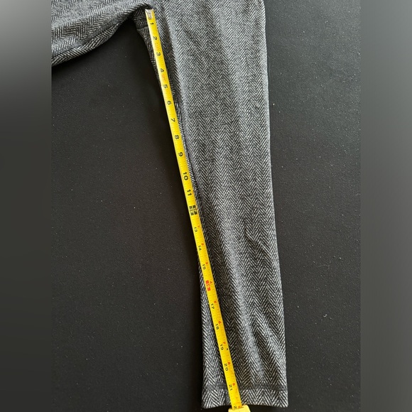 lululemon leggings CA 35801 RN 106259
lululemon athletic
SIZE 2 - Picture 4 of 4